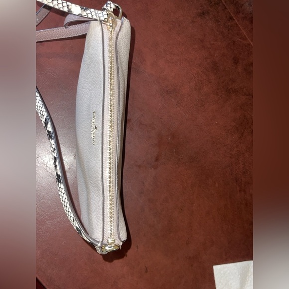 Kate Spade Leila Triple Gusset Crossbody EUC Pebbled Leather Snakeprint Mauve - Picture 10 of 10